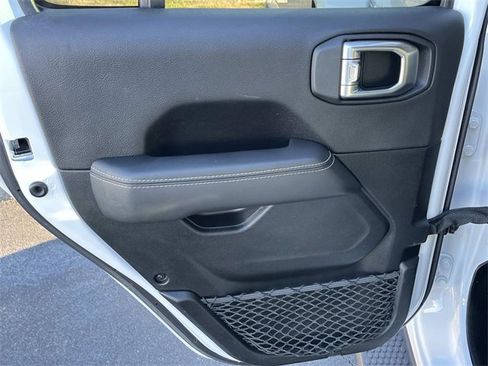 Used 2023 Jeep Wrangler Unlimited Sahara w/ Cold Weather Group image 16