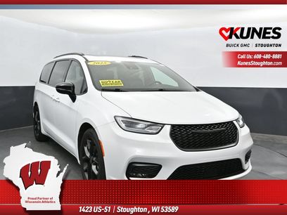 Used 2025 Chrysler Pacifica Limited