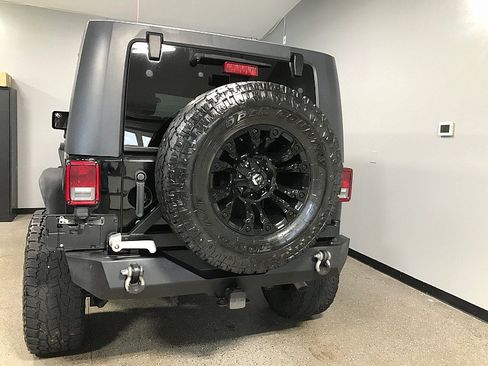 Used 2015 Jeep Wrangler Unlimited Sport w/ Connectivity Group AWD/4WD image 4