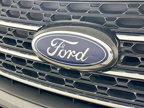 Used 2022 Ford Explorer XLT AWD/4WD image 34