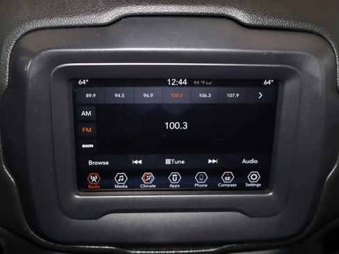 Used 2019 Jeep Renegade Latitude FWD image 24