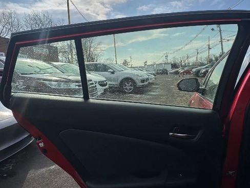 Used 2018 Toyota Prius Prime Plus w/ Carpet Mat Package image 15