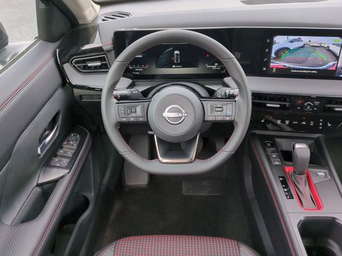 New 2026 Nissan Kicks SR w/ Cold Weather Package FWD image 16