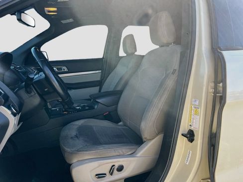 Used 2018 Ford Explorer XLT w/ Equipment Group 201A FWD image 19