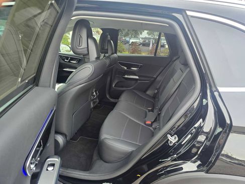 Used 2025 Mercedes-Benz GLC 350e 4MATIC image 18