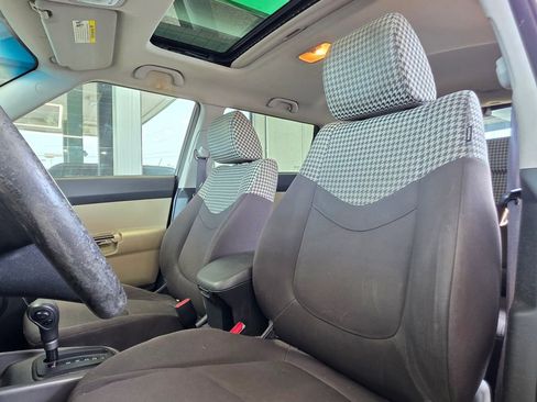 Used 2010 Kia Soul ! FWD image 9