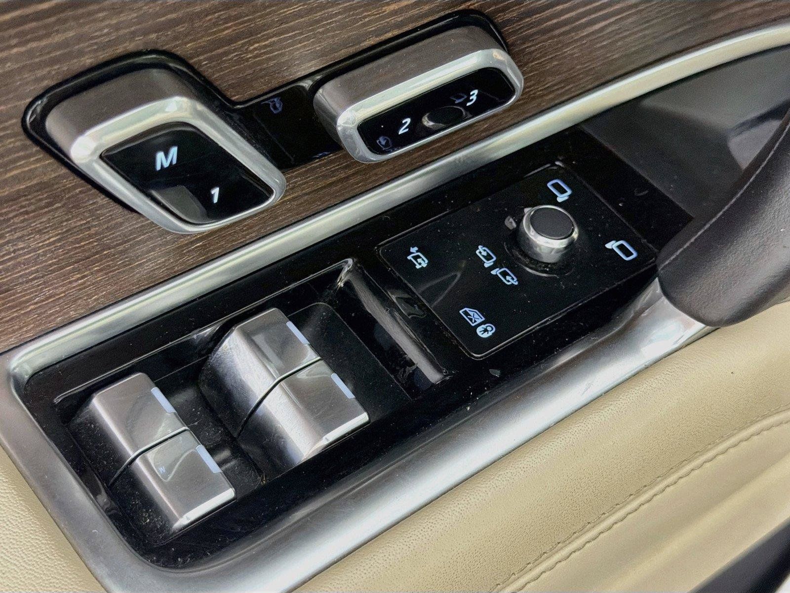 Certified 2023 Land Rover Range Rover SE AWD/4WD image 17