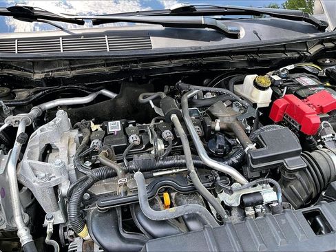 Used 2025 Nissan Kicks SV AWD/4WD image 32