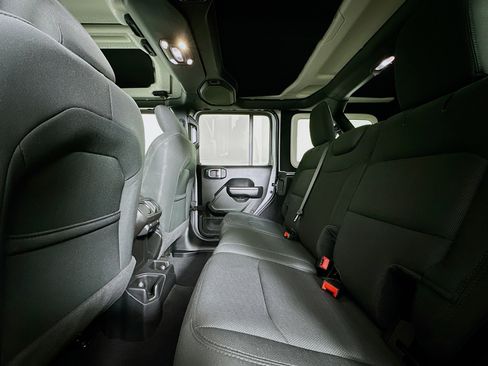 Used 2020 Jeep Wrangler Unlimited Sport S image 27