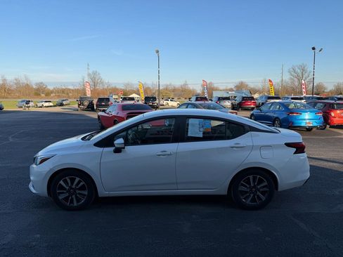 Used 2021 Nissan Versa SV image 7