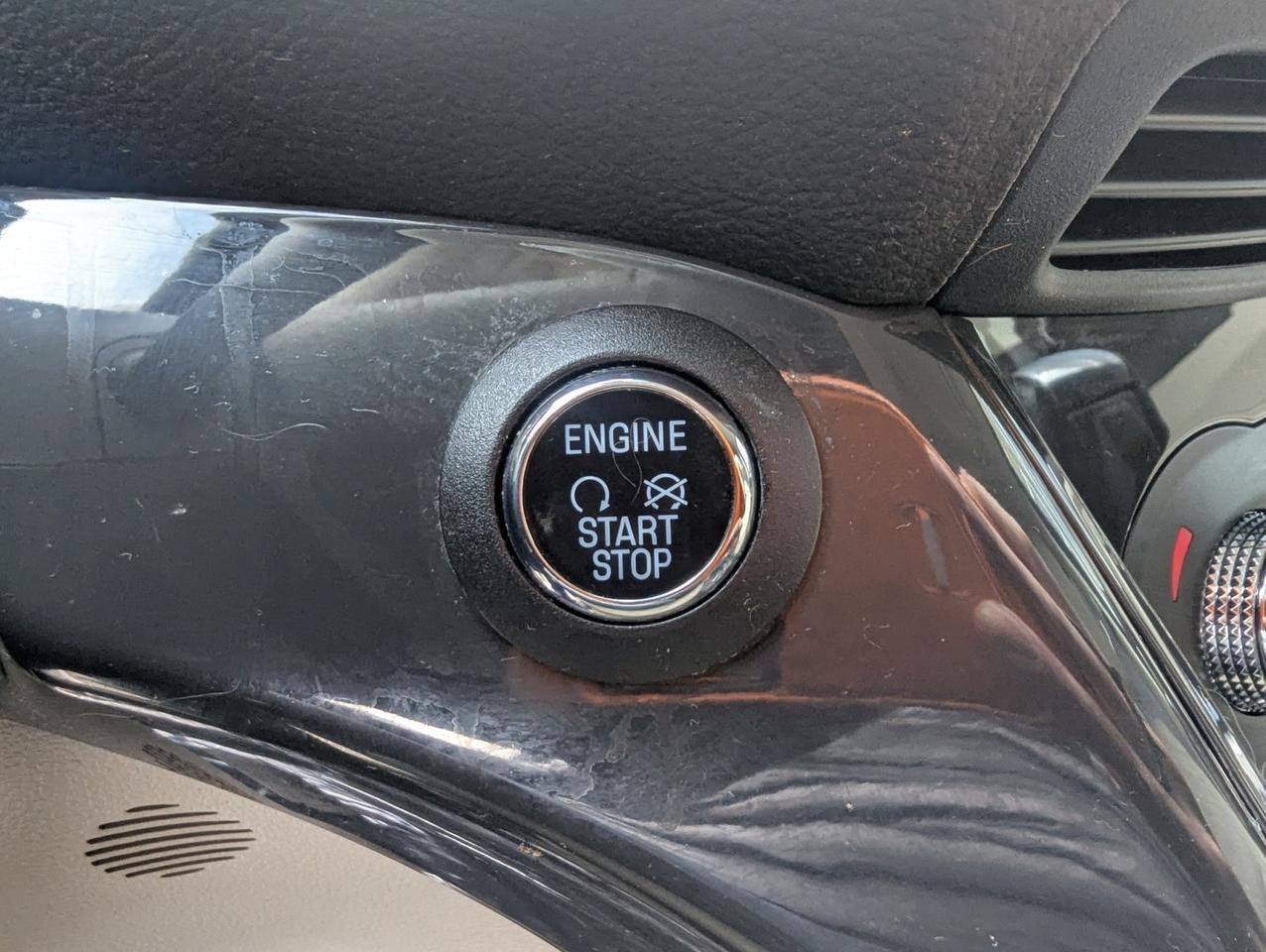 Used 2014 Ford Escape Titanium w/ Equipment Group 401A AWD/4WD image 17
