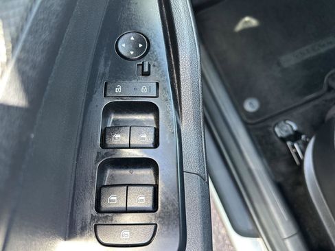 Used 2025 Kia Sportage LX image 18