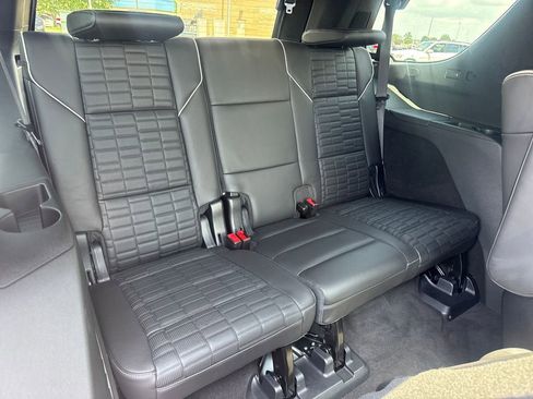 Certified 2023 Cadillac Escalade Sport Platinum w/ LPO, ONYX Package AWD/4WD image 14