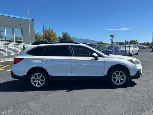Used 2019 Subaru Outback 2.5i Premium w/ Popular Package #2 AWD/4WD image 2
