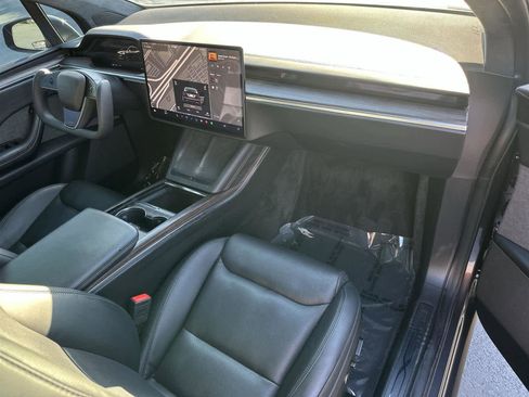 Used 2022 Tesla Model X image 12