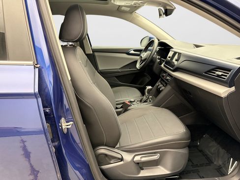 Used 2023 Volkswagen Taos SE w/ Panoramic Sunroof Package AWD/4WD image 17