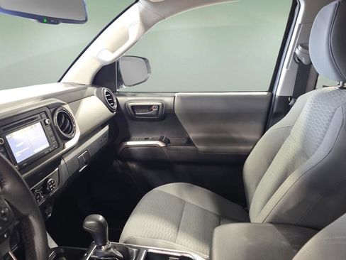 Used 2019 Toyota Tacoma Limited image 11