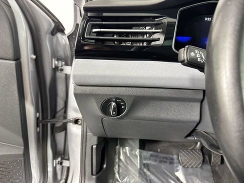 Used 2025 Volkswagen Jetta SE FWD image 14