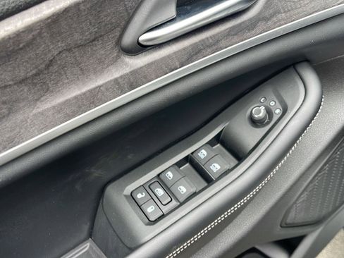 Certified 2024 Jeep Grand Cherokee L Limited w/ Black Appearance Package image 12