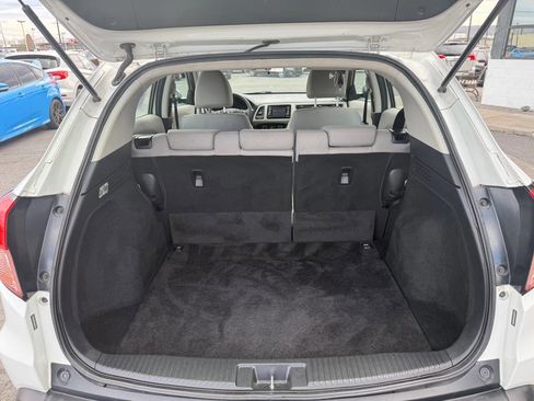 Used 2018 Honda HR-V LX image 9