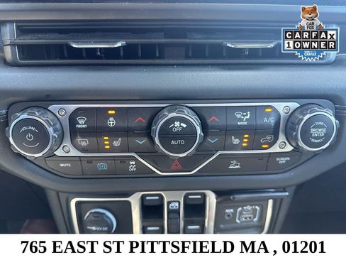 Used 2024 Jeep Wrangler Unlimited Sahara w/ Technology Group AWD/4WD image 12