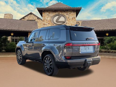 Certified 2025 Lexus GX 550 w/ Cold Area Package image 3
