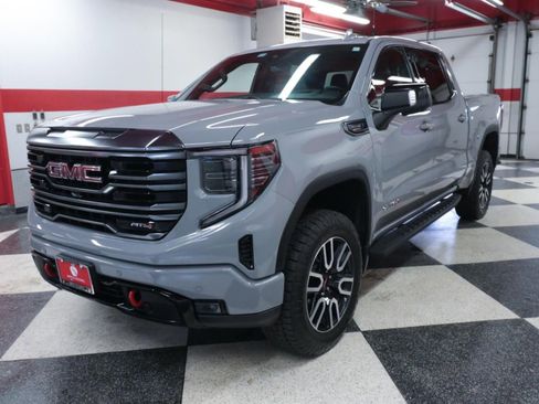 Used 2024 GMC Sierra 1500 AT4 w/ Technology Package AWD/4WD image 5