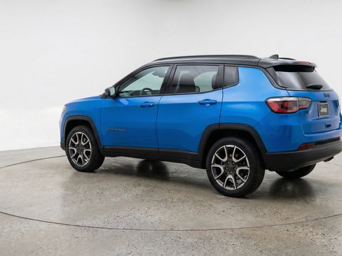 Used 2025 Jeep Compass Trailhawk image 6