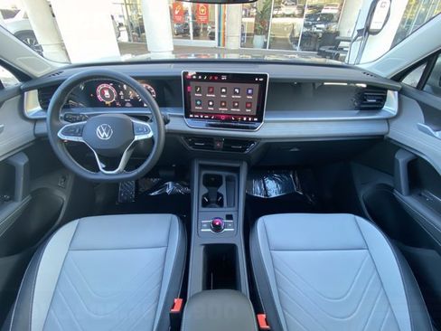 New 2026 Volkswagen Tiguan SE FWD image 22