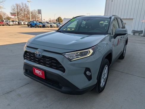 Used 2021 Toyota RAV4 XLE w/ XLE Grade Weather Package image 39