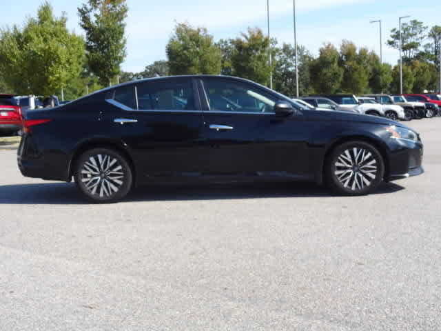 Used 2024 Nissan Altima 2.5 SV FWD image 4