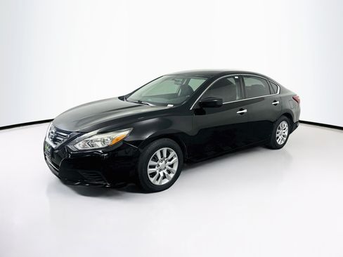 Used 2018 Nissan Altima 2.5 S w/ S Convenience Package FWD image 3