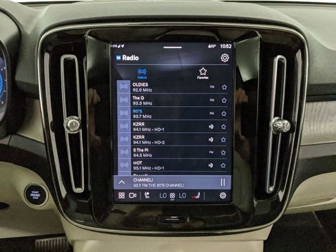 Used 2023 Volvo XC40 B5 Ultimate w/ Climate Package image 8