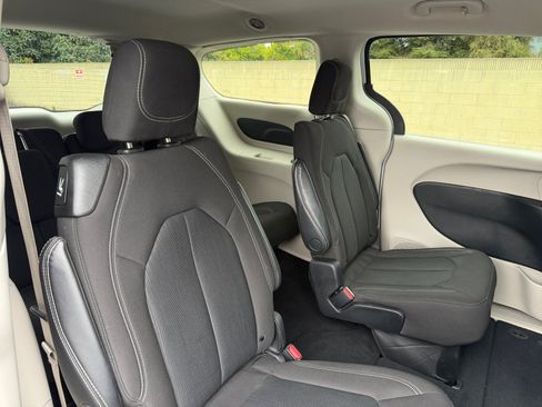 Used 2023 Chrysler Voyager LX FWD image 20