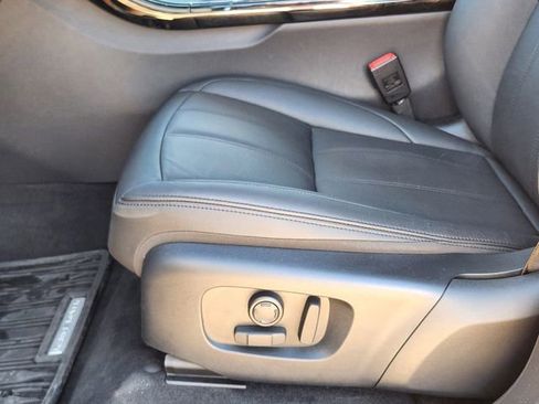 Used 2025 Land Rover Range Rover Evoque Dynamic SE image 24