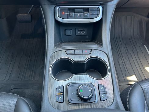 Used 2023 GMC Acadia SLT w/ Elevation Edition AWD/4WD image 11