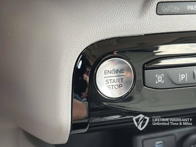 Used 2023 Ford Escape Platinum w/ Premium Technology Package AWD/4WD image 40