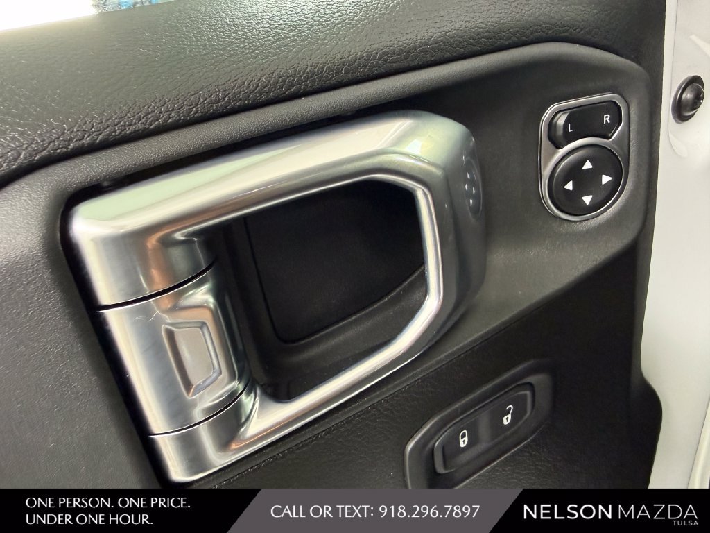 Used 2025 Jeep Gladiator Mojave w/ Convenience Group AWD/4WD image 19
