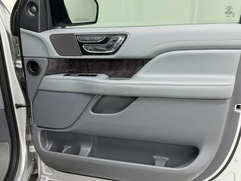 Used 2019 Lincoln Navigator L Select w/ Cargo Package AWD/4WD image 65
