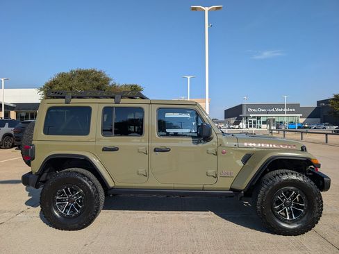 Used 2025 Jeep Wrangler Unlimited Rubicon AWD/4WD image 3