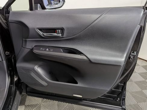 Used 2022 Toyota Venza LE image 32