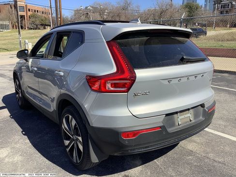 Used 2023 Volvo XC40 B5 Plus w/ Protection Package Premier image 4