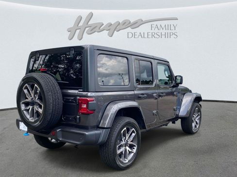 Used 2024 Jeep Wrangler Unlimited w/ Convenience Group AWD/4WD image 3