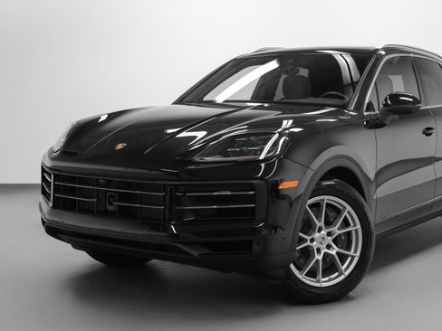 Certified 2025 Porsche Cayenne AWD/4WD image 7