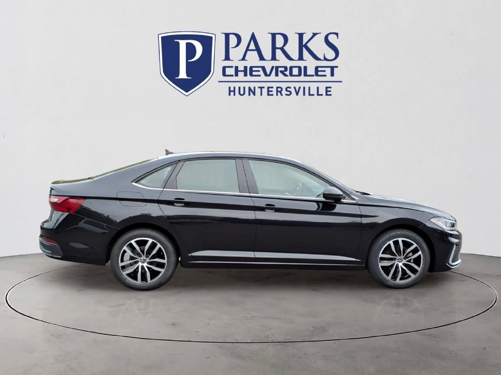 Used 2025 Volkswagen Jetta SE FWD image 34