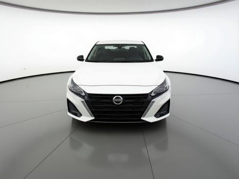 Used 2025 Nissan Altima 2.5 SV FWD image 2