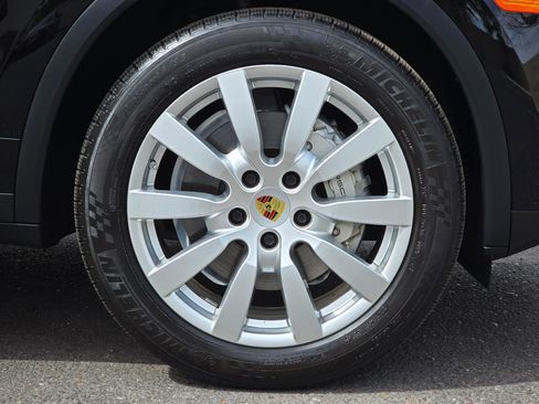 Used 2018 Porsche Cayenne S w/ Premium Package image 35