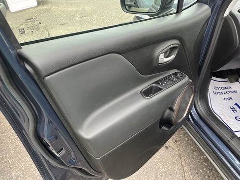 Used 2023 Jeep Renegade Latitude image 11