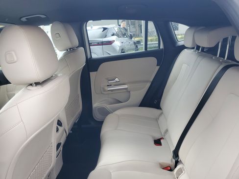 Used 2025 Mercedes-Benz GLA 250 4MATIC image 11