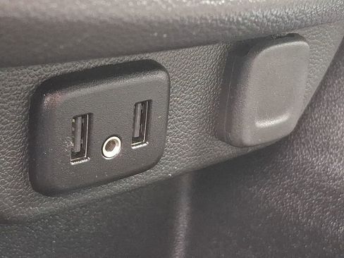 Used 2022 Chevrolet Traverse LT image 25